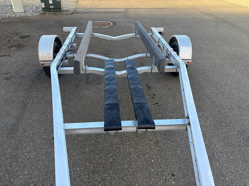 COM-2900 Commander Series | Boat Trailer