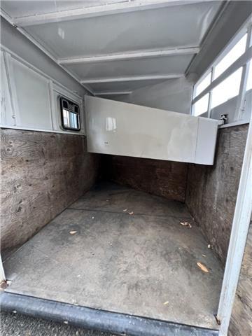 2005 Trails West  Horse Trailers Adventure 2 H Bumper Pull