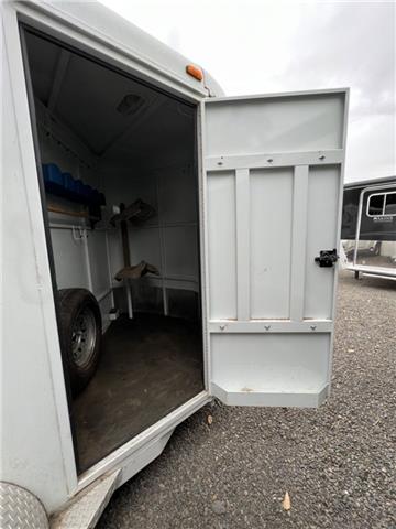 2005 Trails West  Horse Trailers Adventure 2 H Bumper Pull