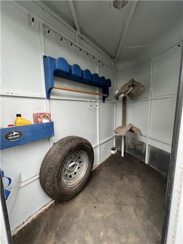 2005 Trails West  Horse Trailers Adventure 2 H Bumper Pull