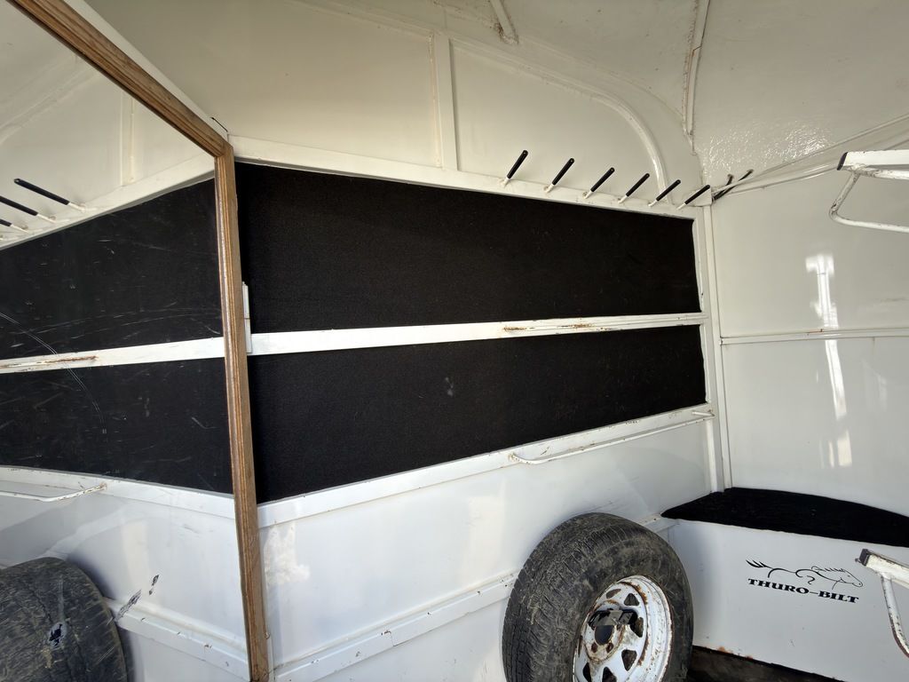 2006 Thuro-Bilt Horse Trailers Liberty 2 H Slant Load