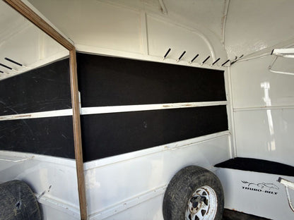 2006 Thuro-Bilt Horse Trailers Liberty 2 H Slant Load