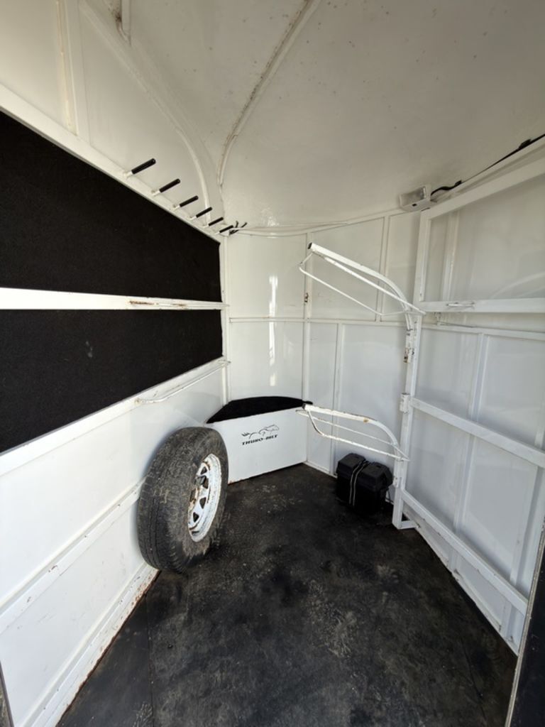2006 Thuro-Bilt Horse Trailers Liberty 2 H Slant Load