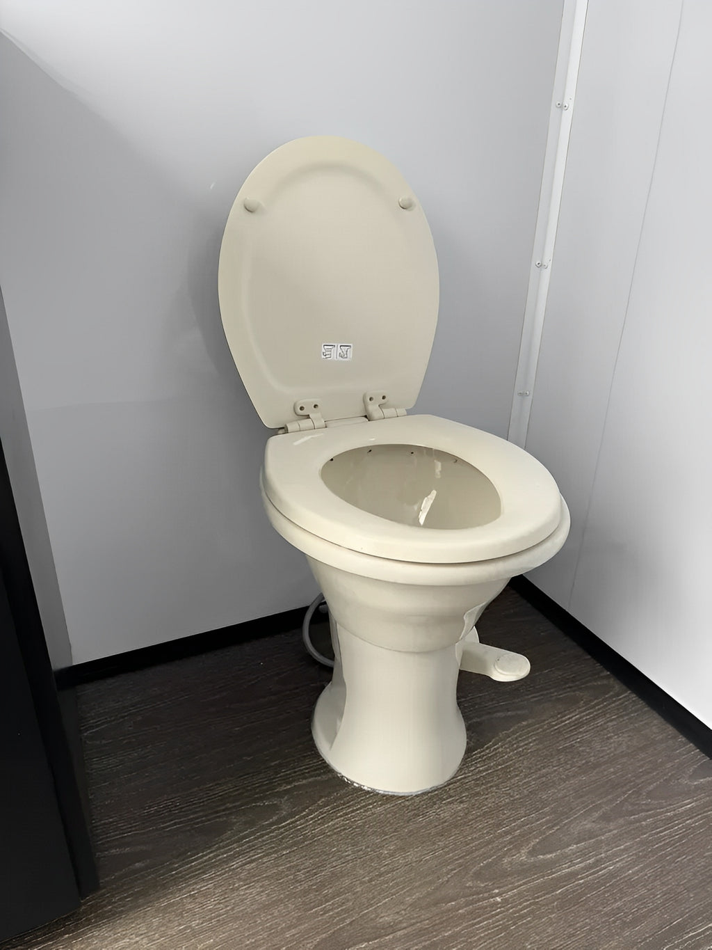 Upscale 2 Station Portable Restroom Trailer 7′ x 14′