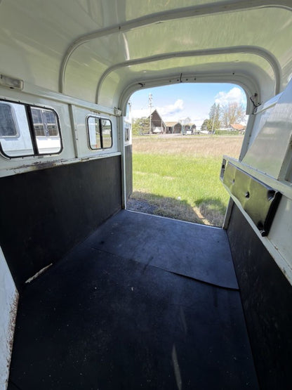 2006 Thuro-Bilt Horse Trailers Liberty 2 H Slant Load