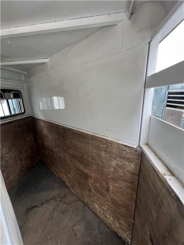 2005 Trails West  Horse Trailers Adventure 2 H Bumper Pull
