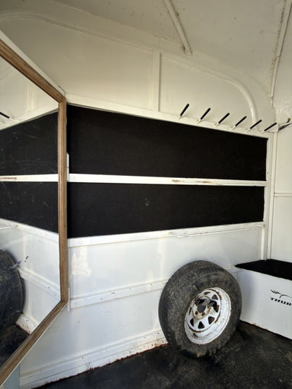 2006 Thuro-Bilt Horse Trailers Liberty 2 H Slant Load