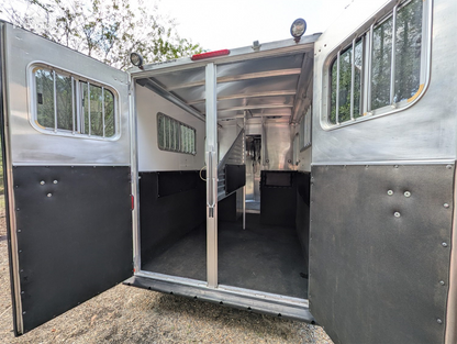 2004 Featherlite Trailers #9407 Spotless! extra tall extra wide all