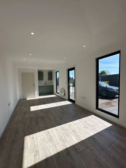 7.5 x 3m Office with kitchenette/WC