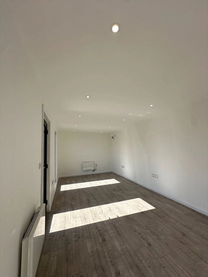 7.5 x 3m Office with kitchenette/WC